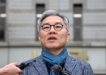 “조국 아들 인턴했다”거짓말, 최강욱 벌금형 선고