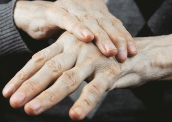 ‘손발 덜덜’ 파킨슨병…발병 7년 전 예측할 수 있다