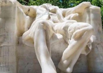 워싱턴의 링컨 밀랍상 폭염으로 녹아내려