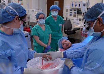 “이게 당신 신장”… 최초 마취 없는 장기이식 수술 성공