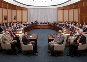 “미국 재정 적자 위험 수준…부채 줄여야”