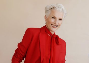 일론 머스크 어머니 메이가 중국 사업의 비밀 병기