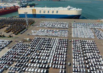 자동차 10대 중 4대 미국에 팔렸다.