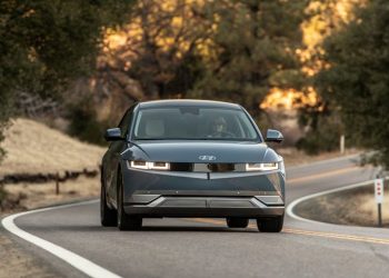 한국산 전기차 미국서 폭발적 인기…판매 급증