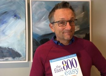 ‘간헐적 단식’ 창시자 마이클 모슬리 사망 …그리스 섬서 시신발견