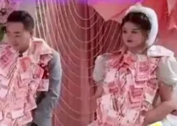 장가가는 막둥이이게 2200만원 돈 목걸이 (영상)