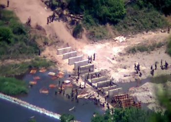 휴전선 곳곳에 장벽 건설…”남북 분리, 통일 포기”