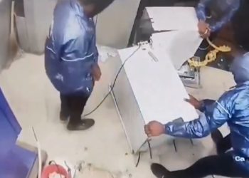 걸린 시간 2분…밧줄로 ATM기 통째로 훔쳐 도주