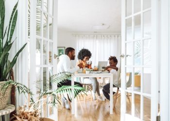 캘리포니아서 얼마나 벌어야 기본생활 유지할 수 있나