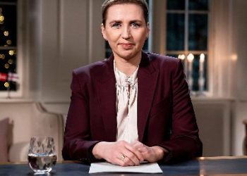 덴마크 총리, 채찍으로 공격 받아 “충격적”