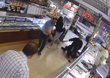 대낮 LA 보석상에 복면 강도단, 50만달러 보석 강탈