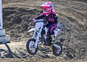 모터바이크 타던 9살 짜리 여자아이 충돌 사망