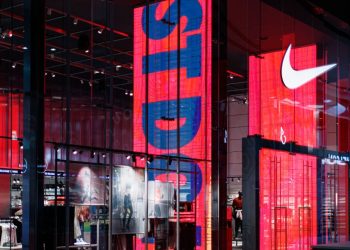 신발 하면 ‘나이키’ 였는데 … 주가 20% 폭락, 러닝화 안팔려