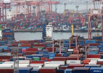 상반기 수출 역대 2위, 반도체·미국 쌍끌이…무역흑자 6년 만에 최고