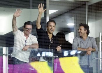 “야구 보는데 휴잭맨이”…라이언 레이놀즈와 함께 고척돔