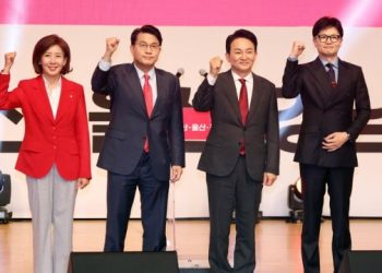 원 “총선 고의로 패배” vs 한 “다중인격 같아”…’김건희 문자’ 또 충돌