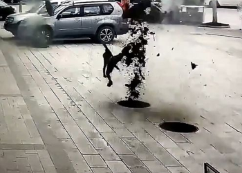 맨홀에 성냥 던졌더니 ‘펑’ 폭발