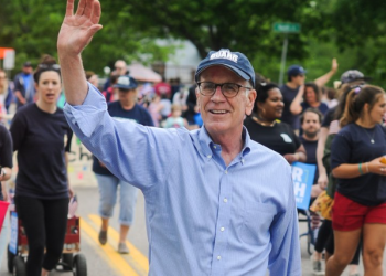 상원서도 “바이든 사퇴하라” 첫 공개촉구… 하원 “바이든, 후보 돼선 안돼”