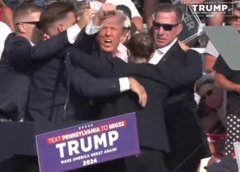 (2보)트럼프 암살시도 총격범 사살 … 트럼프,  총탄 귀에 스쳐 유혈낭자