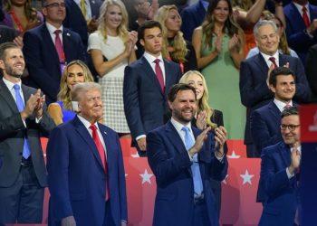 ‘거즈 투혼’ 트럼프로 똘똘 뭉쳤다…공화 차기주자들도 총결집