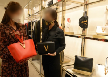 “베르사체·버버리 반값 파격 할인” …구입 최적기