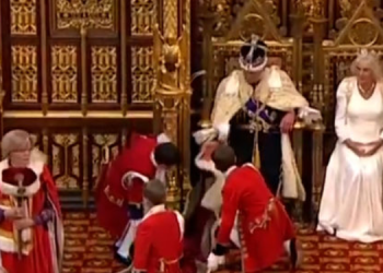 “이거 치워!” 손짓 휘휘…찰스 3세, 또 짜증