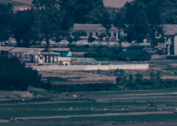 김정은 표창 받은 쿠바 주재 북한 외교관, 가족과 한국 망명