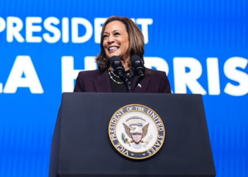 ‘인기 급상승’ 해리스에 밀린 트럼프, 언론 소외에 당혹