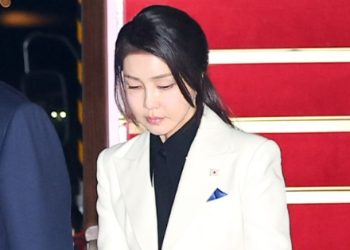 김건희 여사측 “명품가방 검찰 제출…완전 새것 확인”