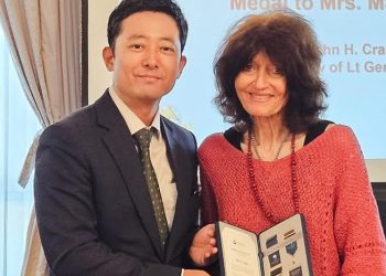 용맹한 부자(父子) 참전용사, 평화의 사도메달 수상