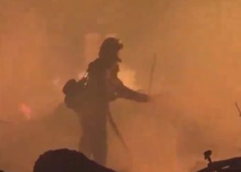 “85명 참사 ‘캠프 산불’ 악몽 떠올라”  파크 산불, 걷잡을 수 없이 확산 …LA시 넓이 잿더미