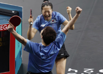 신유빈-임종훈, 탁구 혼복 동메달…12년 만의 쾌거