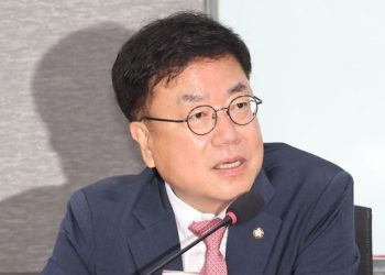 ‘윤, 한에게 인사전권?’ 서병수 “임명직 당직자 전원사퇴하라”