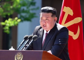 김정은 일가 ‘호화 유람선’ 포착…원산 앞바다 운항