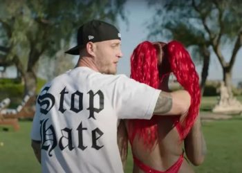 무슨 문구길래…톰행크스 아들 ‘백인우월주의’ 논란