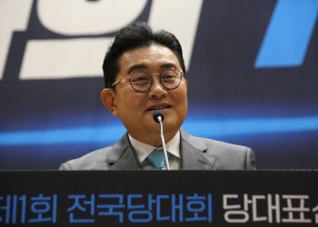 새로운미래 새 대표 전병헌…”이재명 히틀러 흉내”