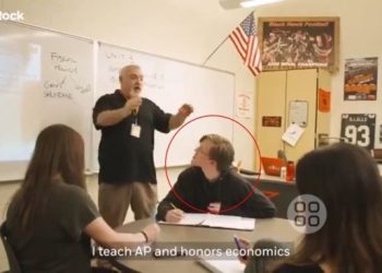 9대1 가르마 안경 낀 광고모델, 트럼프 총격범이었다(영상)