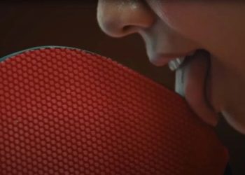 ‘탁구채 혀로 할짝’ 나이키 광고 논란 …왜 이러나