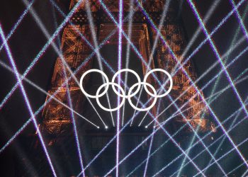 100년 만의 파리 올림픽 …폭우 속 센강서 화려한 개막식(화보)