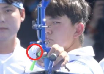 ‘윙윙~’…손등에 벌 앉았는데 ’10점’ 쏜 김제덕