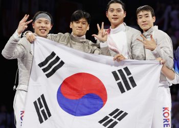 펜싱 종주국서 금빛 찌르기…한국 남자단체 사브르 금메달