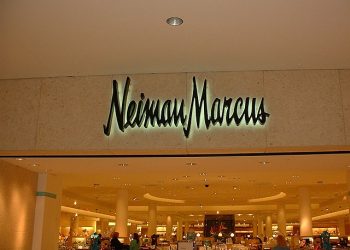 삭스 피프스 애브뉴, 라이벌 니만 마커스 인수