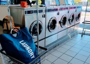 [이런일도] “몸에서 냄새 난다”…동료 세탁기 넣고 돌려