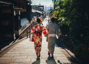 남편 성 따르는 일본 바뀌나…59% “부부 성 따로 써야”