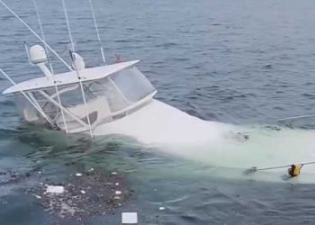 롱비치항 보트 충돌 침몰.. 1명 익사, 10명 부상