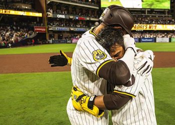 샌디에고 김하성, 연장 10회 극적인 끝내기 득점