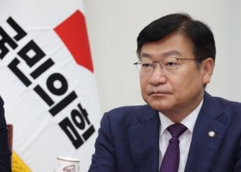 ‘거취 논란’ 국힘 정점식 정책위의장 사퇴