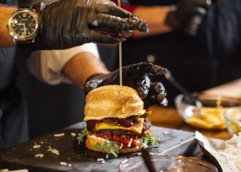 “시급 20달러 모자라”…패스트푸드노조, “임금 더 올려달라”