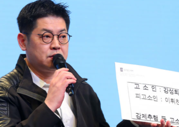 아이돌 그룹 멤버, 전 소속사 대표 강제추행 혐의