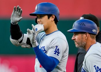 오타니, 아시아선수 최초 30-30 달성…48홈런-45도루 페이스